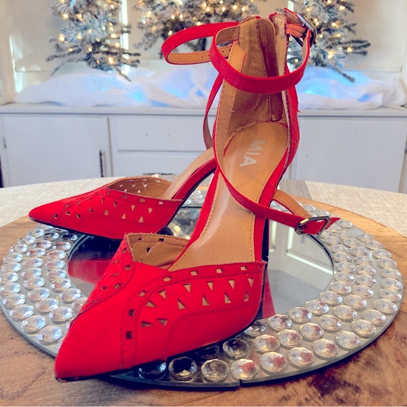 Ruby Red - Picture 3 of 3